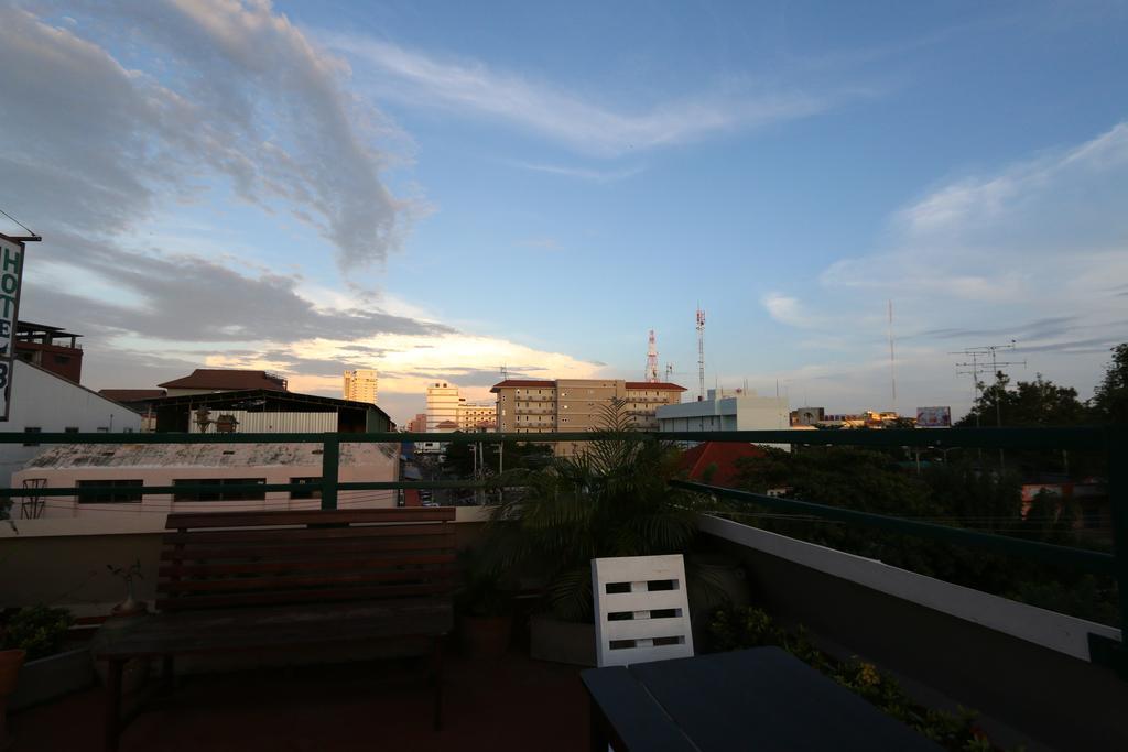 Chanchala Cafe & Hostel HHQ Exterior foto